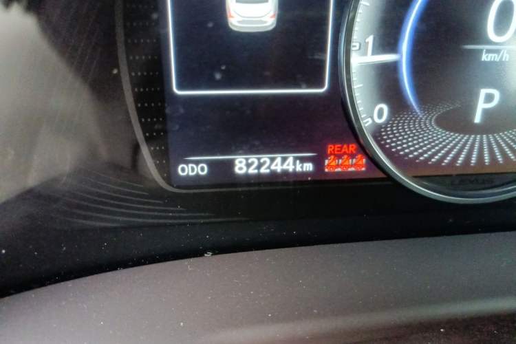 Used Lexus ES 2021 200 Luxury Edition Odometer Close Up