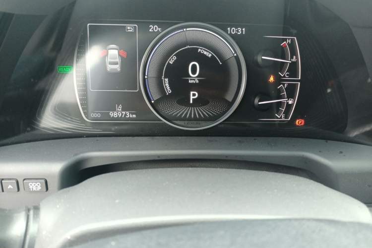 Used Lexus ES 2021 300h Deluxe Edition Odometer Close Up