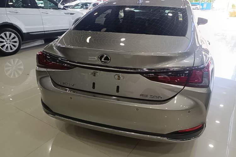 Used Lexus ES 2021 200 Luxury Edition Rear