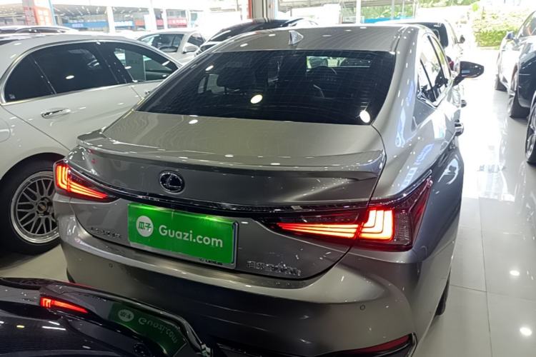 Used Lexus ES 2021 300h Deluxe Edition Rear