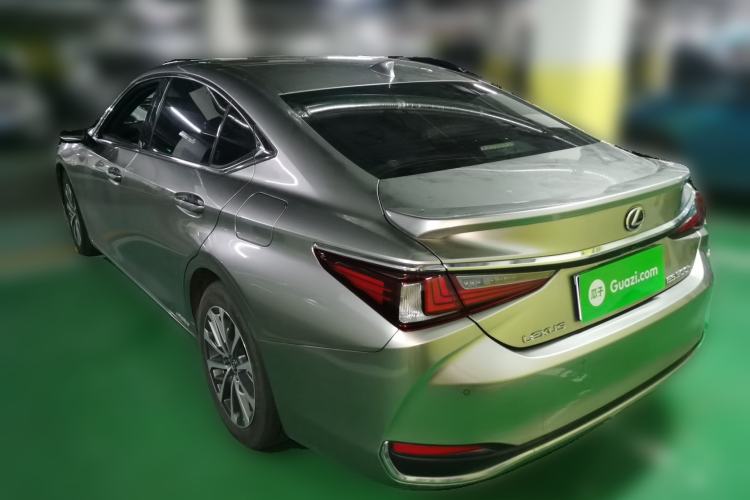 Used Lexus ES 2021 300h Excellence Edition Rear Left 45 Deg