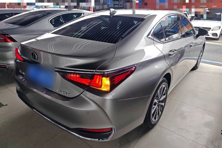 Used Lexus ES 2021 260 Excellence Edition Rear Right 45 Deg