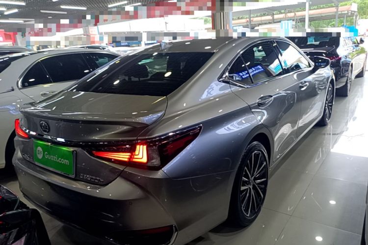 Used Lexus ES 2021 300h Deluxe Edition Rear Right 45 Deg