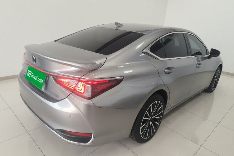 Used Lexus ES 2021 300h Excellence Edition Rear Right 45 Deg