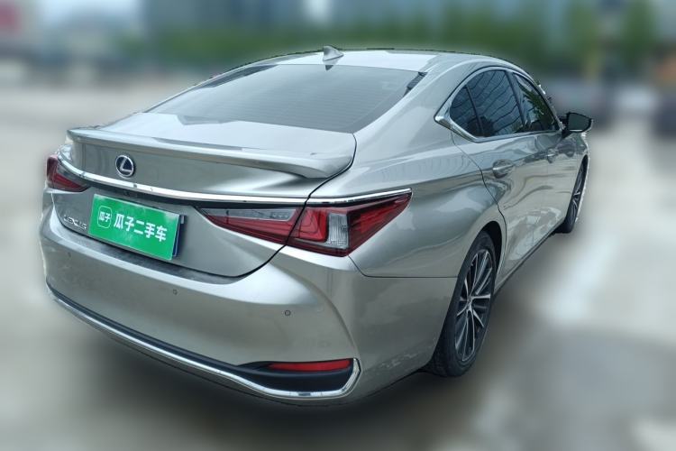 Used Lexus ES 2021 300h Deluxe Edition Rear Right 45 Deg