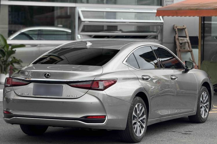 Used Lexus ES 2021 200 Excellence Edition Rear Right 45 Deg