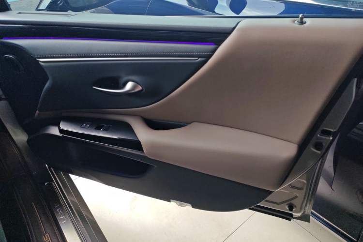 Used Lexus ES 2021 260 Excellence Edition Right Front Door Interior