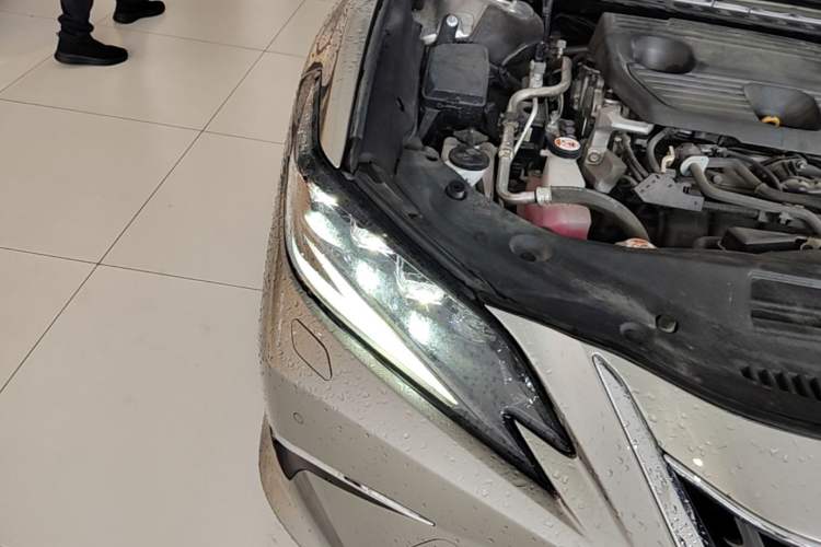 Used Lexus ES 2021 300h Deluxe Edition Right Front Headlight