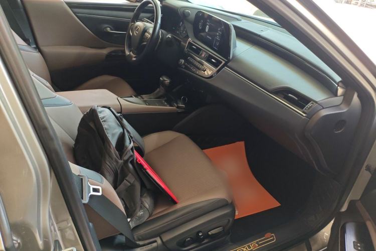 Used Lexus ES 2021 260 Excellence Edition Right Front Seat