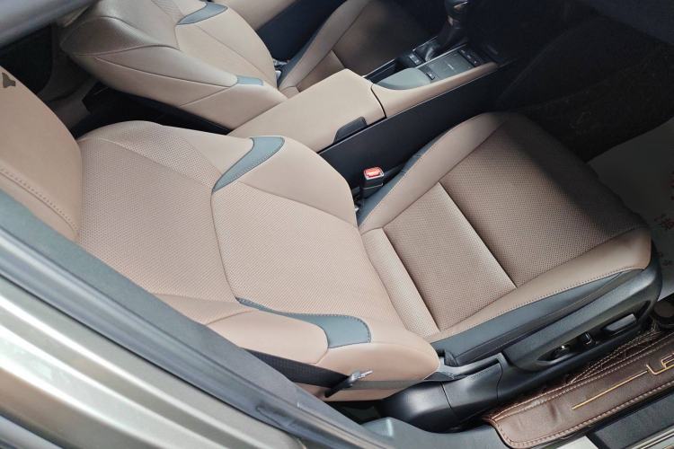 Used Lexus ES 2021 260 Excellence Edition Right Front Seat