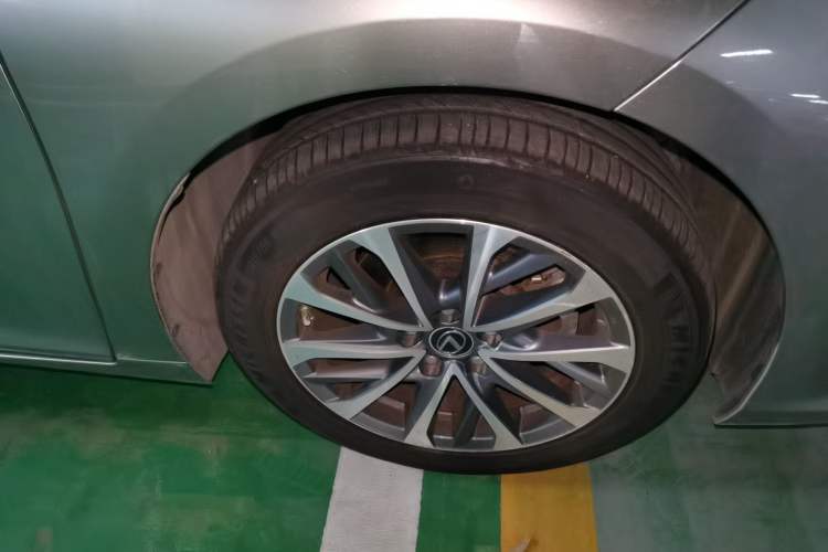 Used Lexus ES 2021 300h Excellence Edition Right Front Wheel Hub
