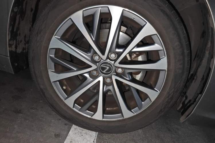 Used Lexus ES 2021 200 Excellence Edition Right Front Wheel Hub