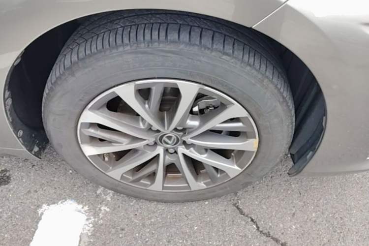 Used Lexus ES 2021 200 Excellence Edition Right Front Wheel Hub