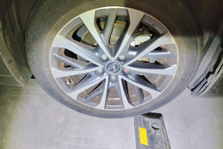 Used Lexus ES 2021 200 Excellence Edition Right Front Wheel Hub