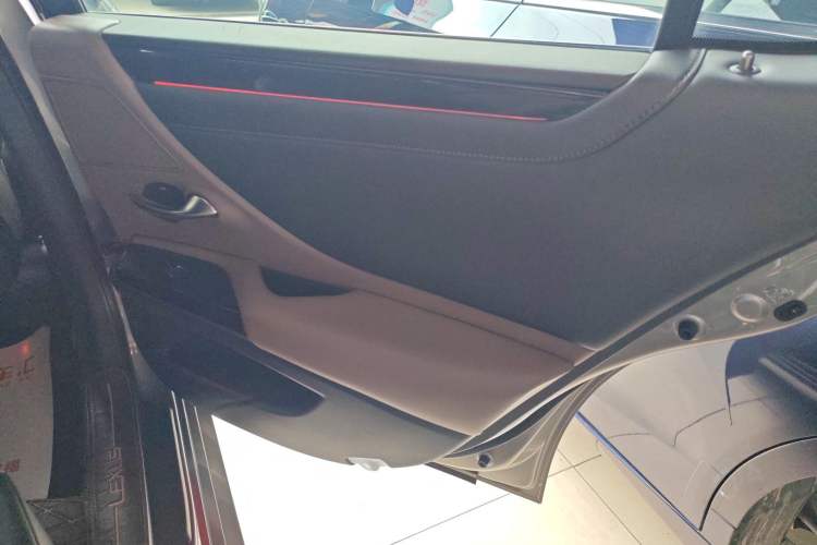 Used Lexus ES 2021 260 Excellence Edition Right Rear Door Interior
