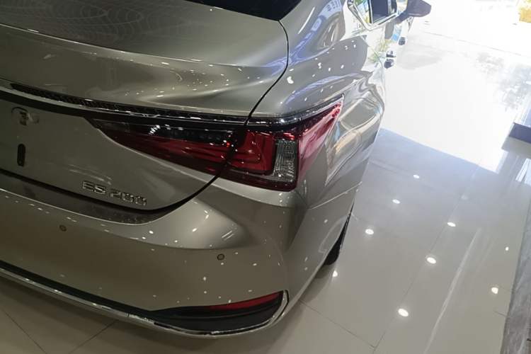 Used Lexus ES 2021 200 Luxury Edition Right Rear Taillight