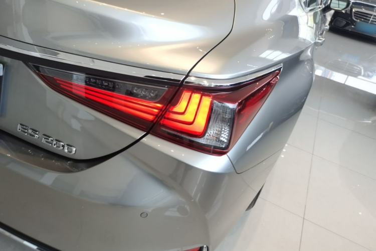 Used Lexus ES 2021 200 Excellence Edition Right Rear Taillight