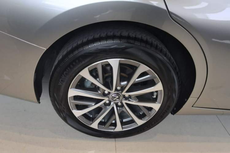 Used Lexus ES 2021 200 Excellence Edition Right Rear Wheel Hub