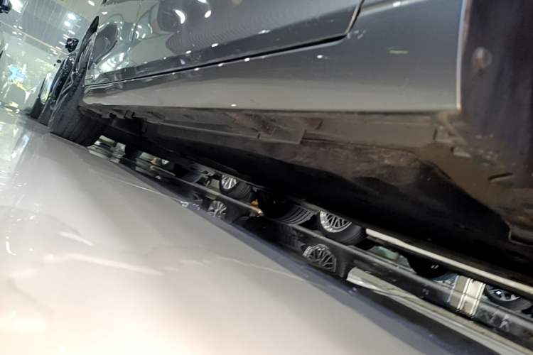 Used Lexus ES 2021 300h Deluxe Edition Right Side Sill