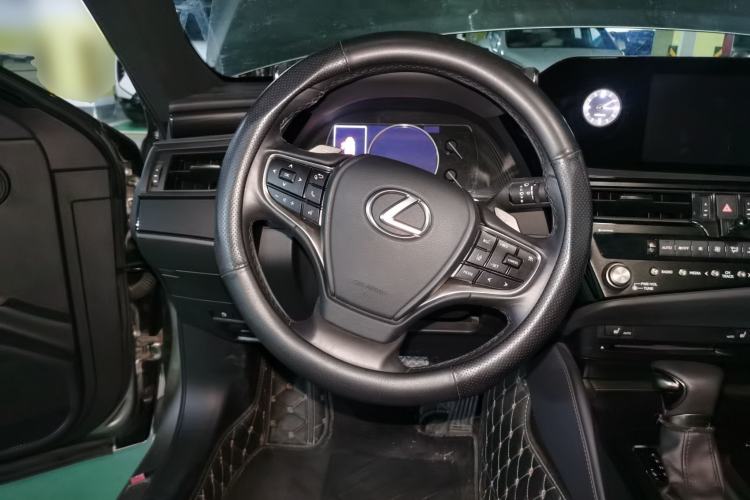 Used Lexus ES 2021 300h Excellence Edition Steering Wheel