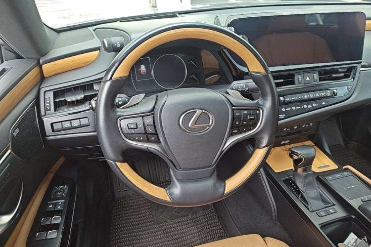 Used Lexus ES 2021 300h Executive Edition Steering Wheel