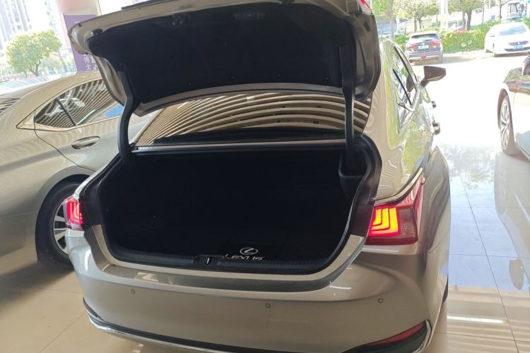 Used Lexus ES 2021 260 Excellence Edition Trunk