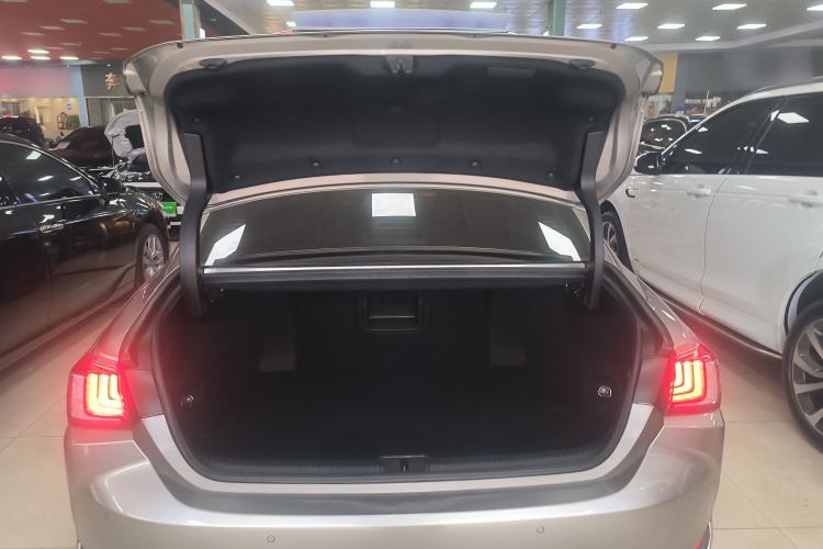 Used Lexus ES 2021 300h Excellence Edition Trunk