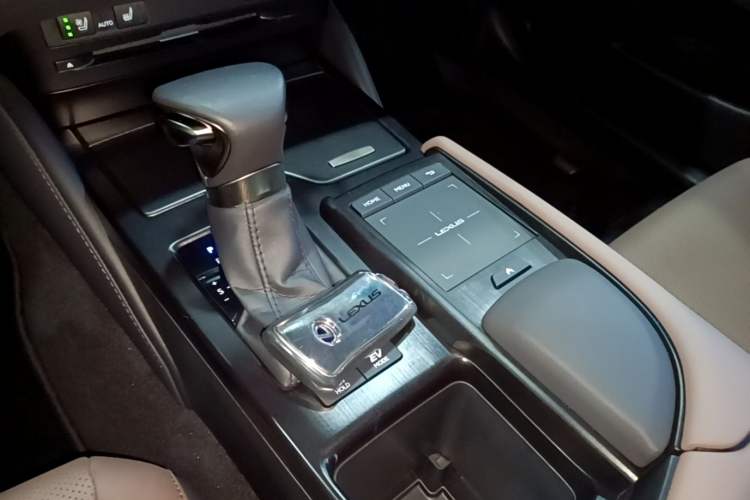 Used Lexus ES 2021 300h Deluxe Edition Vehicle Key