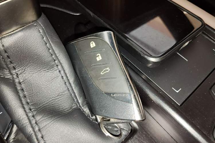 Used Lexus ES 2021 300h Deluxe Edition Vehicle Key