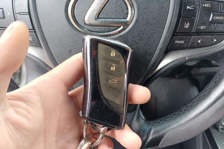 Used Lexus ES 2021 300h Deluxe Edition Vehicle Key