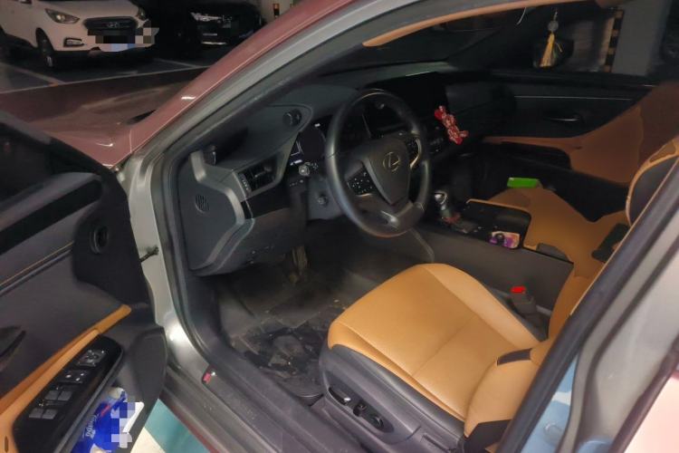 Used Lexus ES 2021 300h Excellence Edition Driver Seat