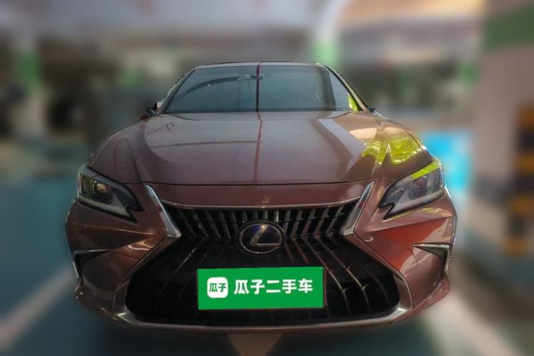 Used Lexus ES 2021 300h Excellence Edition Front