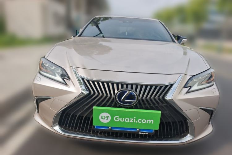 Used Lexus ES 2021 300h Deluxe Edition Front