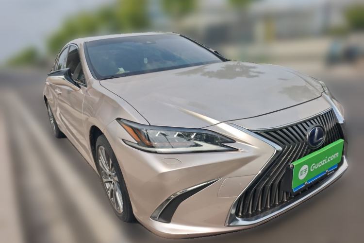 Used Lexus ES 2021 300h Deluxe Edition Front Right 45 Deg