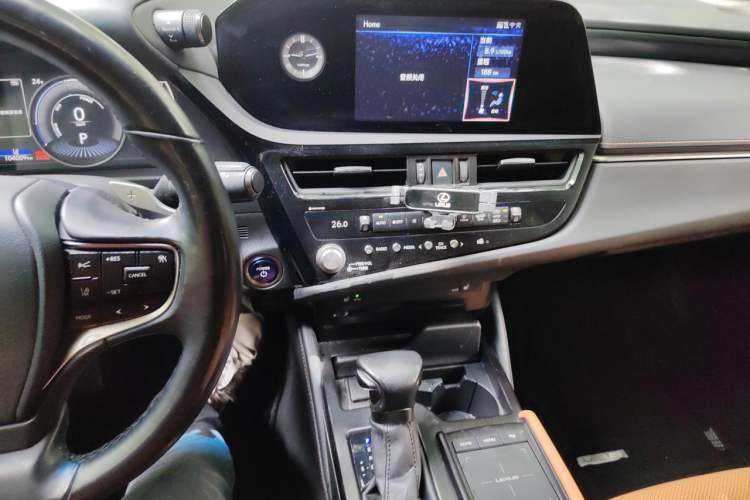 Used Lexus ES 2021 300h Excellence Edition Audio And AC Panel