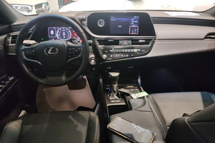 Used Lexus ES 2021 200 Excellence Edition Center Console
