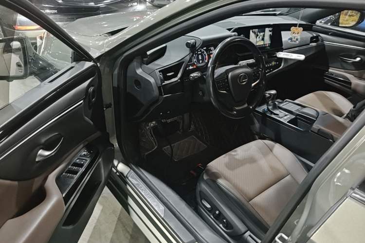 Used Lexus ES 2021 200 Excellence Edition Driver Seat