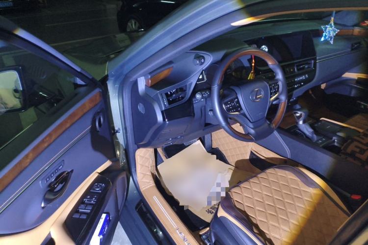 Used Lexus ES 2021 200 Luxury Edition Driver Seat