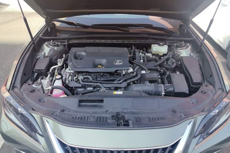 Used Lexus ES 2021 300h Deluxe Edition Engine Bay