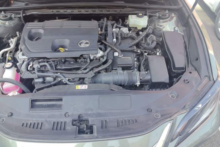 Used Lexus ES 2021 300h Deluxe Edition Engine Bay Left