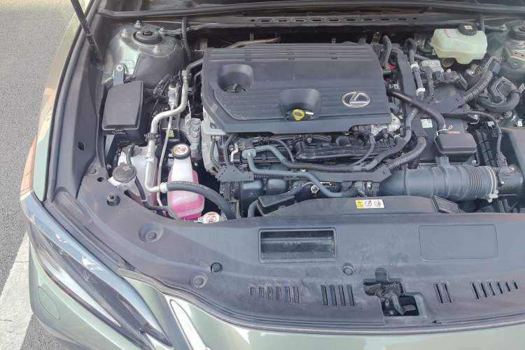 Used Lexus ES 2021 300h Deluxe Edition Engine Bay Right