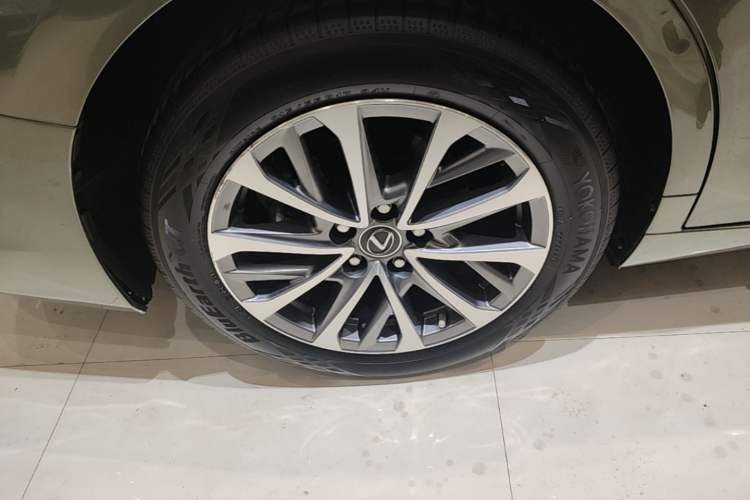 Used Lexus ES 2021 200 Excellence Edition Exterior 5