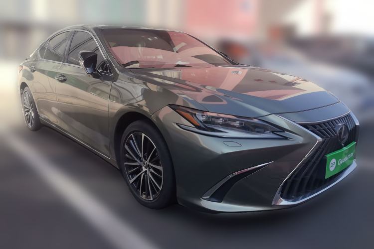 Used Lexus ES 2021 300h Deluxe Edition Front Right 45 Deg