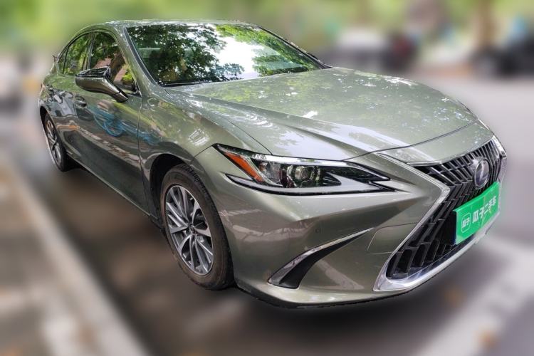 Used Lexus ES 2021 300h Excellence Edition Front Right 45 Deg