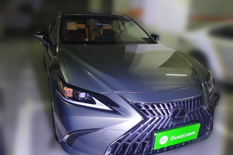 Used Lexus ES 2021 200 Luxury Edition Front Right 45 Deg