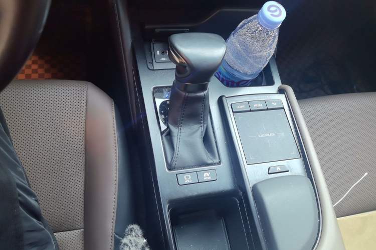 Used Lexus ES 2021 300h Deluxe Edition Gear Lever