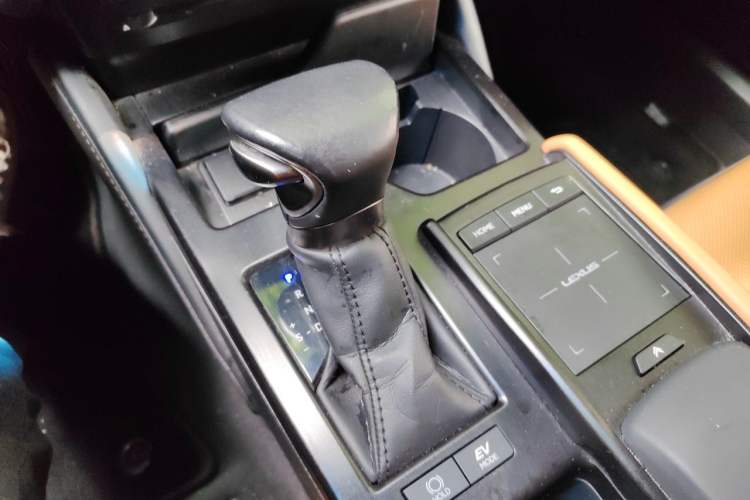 Used Lexus ES 2021 300h Excellence Edition Gear Lever