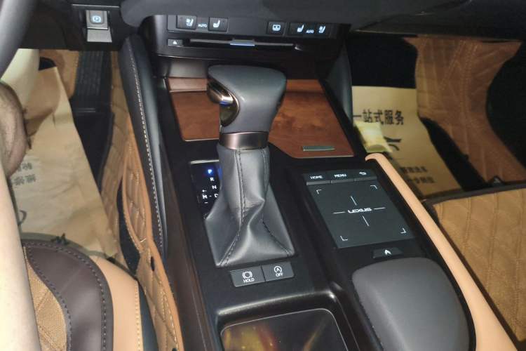 Used Lexus ES 2021 200 Luxury Edition Gear Lever