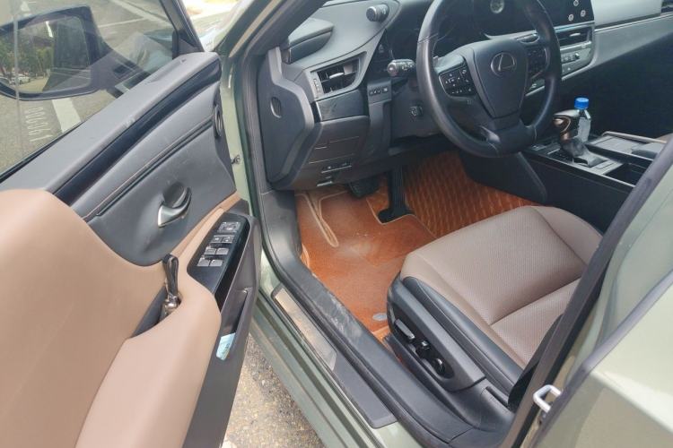 Used Lexus ES 2021 200 Excellence Edition Interior 3