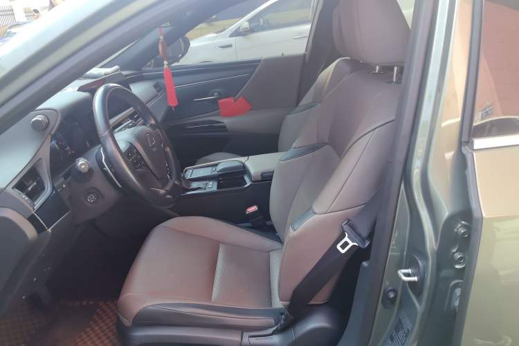Used Lexus ES 2021 300h Deluxe Edition Left Front Seat